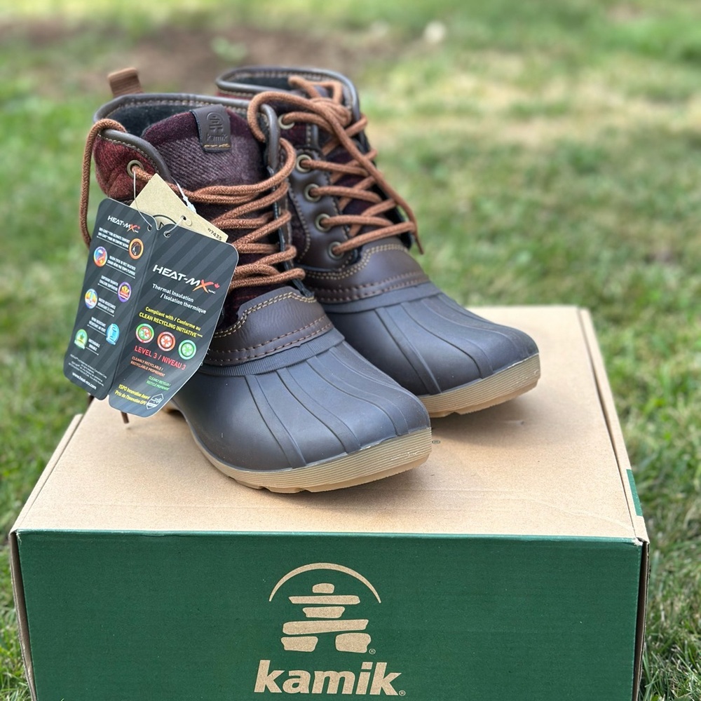 NWT! Girls size 2 Kamik Rain and Snow Boots